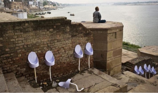 6 中国女孩到印度农村旅游 看到这一幕让她瞬间脸红