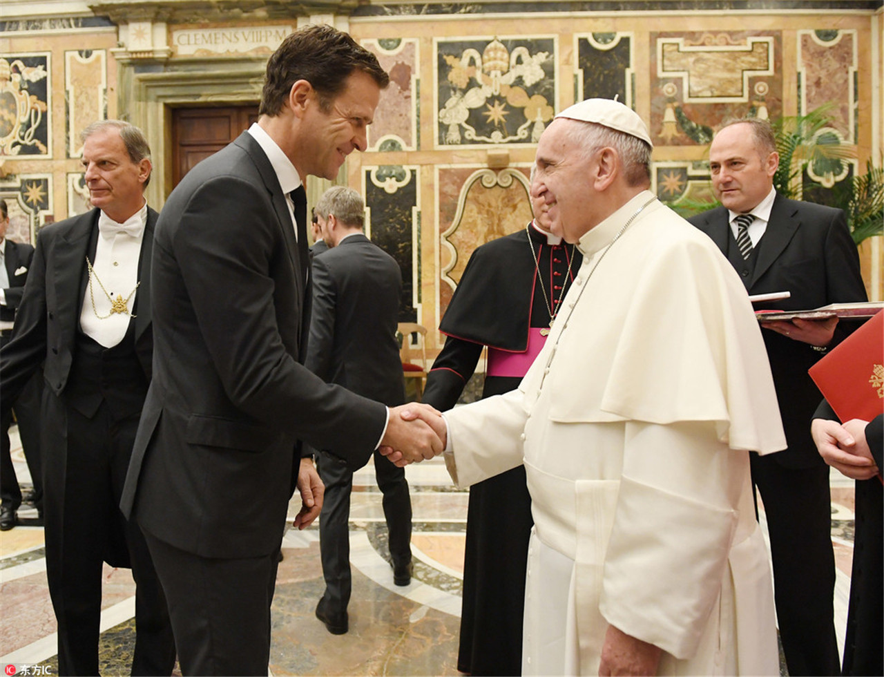 8 德国队获教皇接见 主教练勒夫正装帅爆