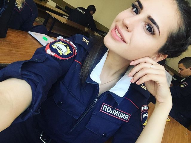 俄罗斯警方举办女警选美大赛个个妖娆性感