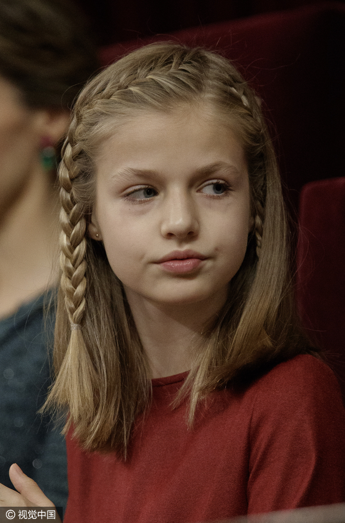 西班牙小公主出席活动长相甜美惹人爱