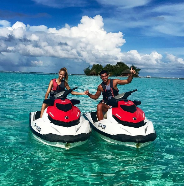 44 一言不合就秀比基尼!佩莱携瓦尔加度假玩嗨