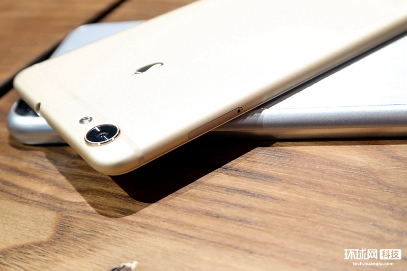 9 双1600万自拍神器!小辣椒x7静态欣赏