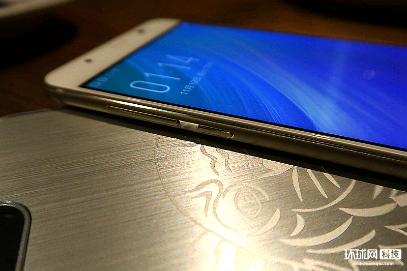 9 双1600万自拍神器!小辣椒x7静态欣赏