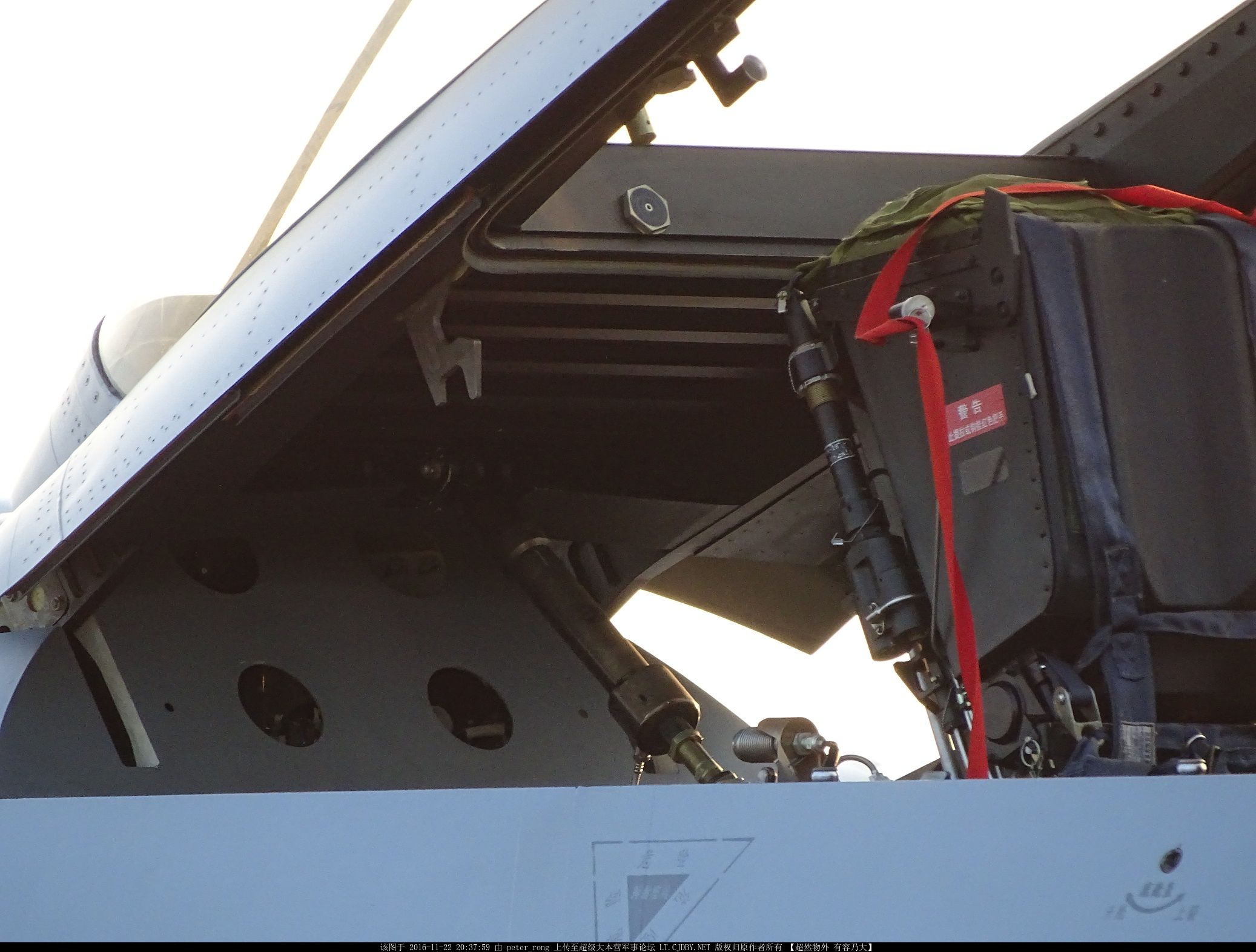 歼10b座舱细节曝光相当先进