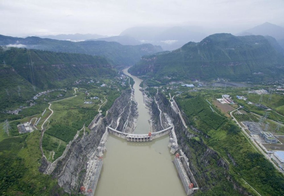 13 航拍金沙江梯级电站 咆哮江水变水库群