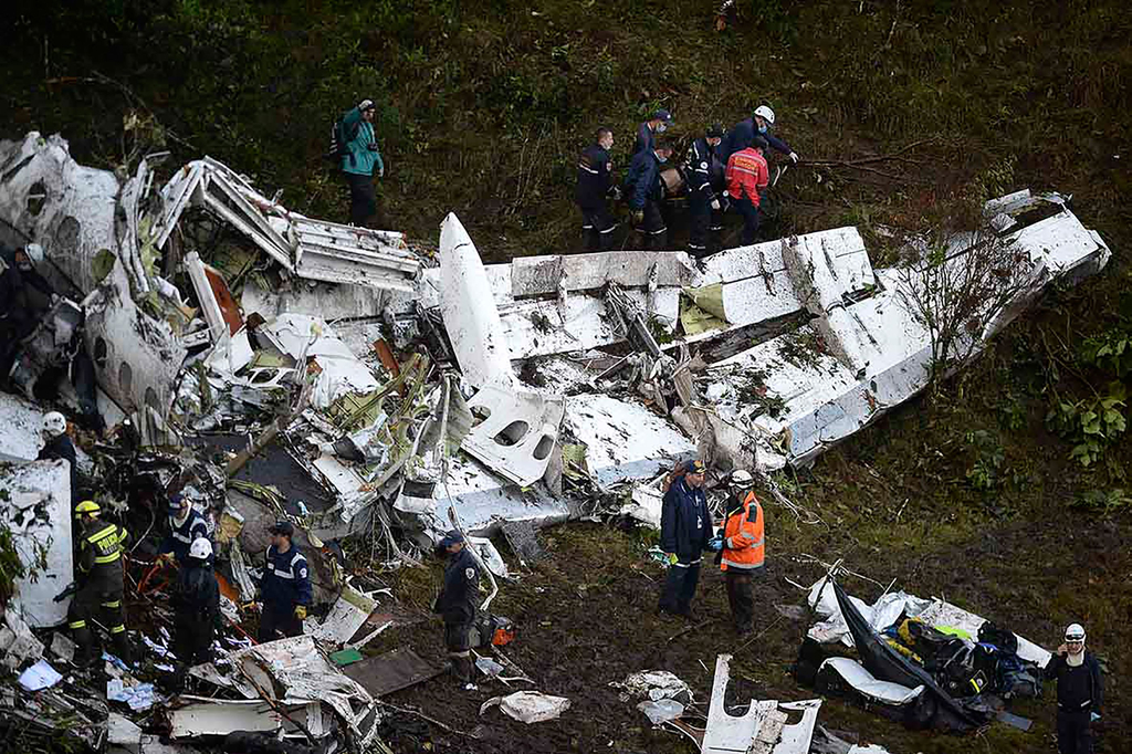 飞机失事遇难者图片图片