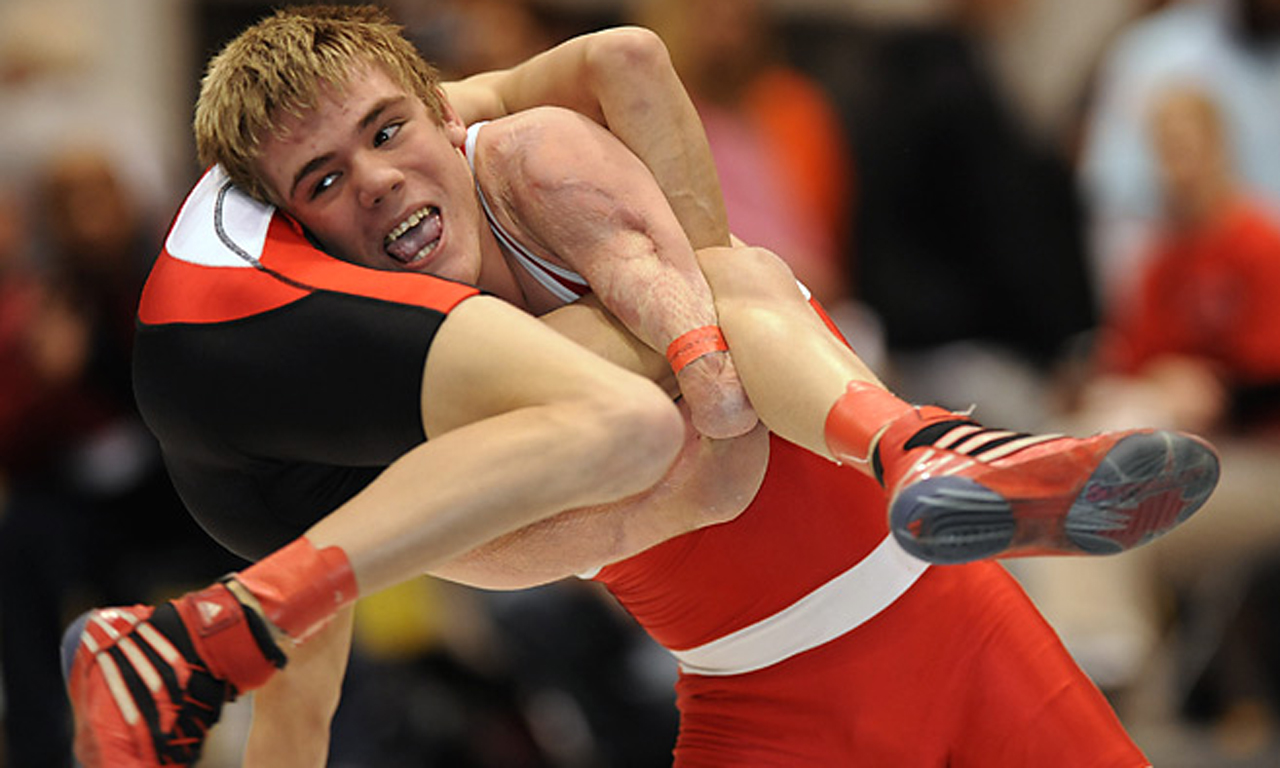 40 美国男孩因病切除四肢 靠摔跤赢得完美人生