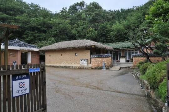 朴槿惠父亲朴正熙故居遭人为纵火 遗像被烧毁