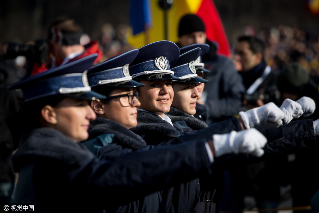 罗马尼亚举行大阅兵庆祝国庆日