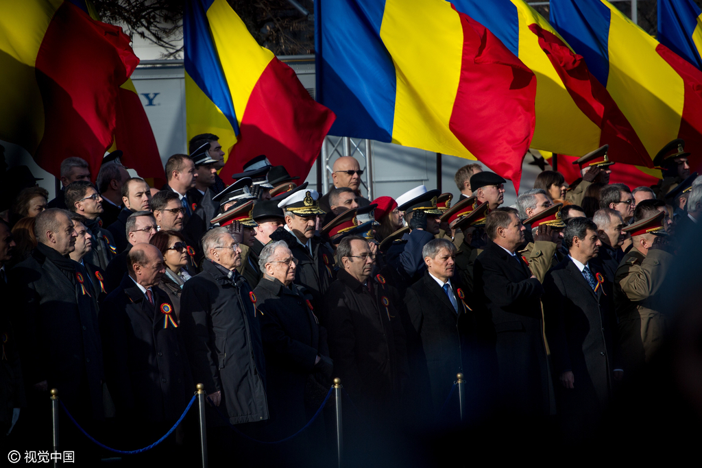 罗马尼亚举行大阅兵庆祝国庆日