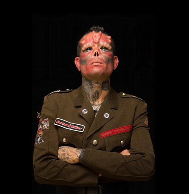 惊悚!委内瑞拉男子整容成真人版"红骷髅"