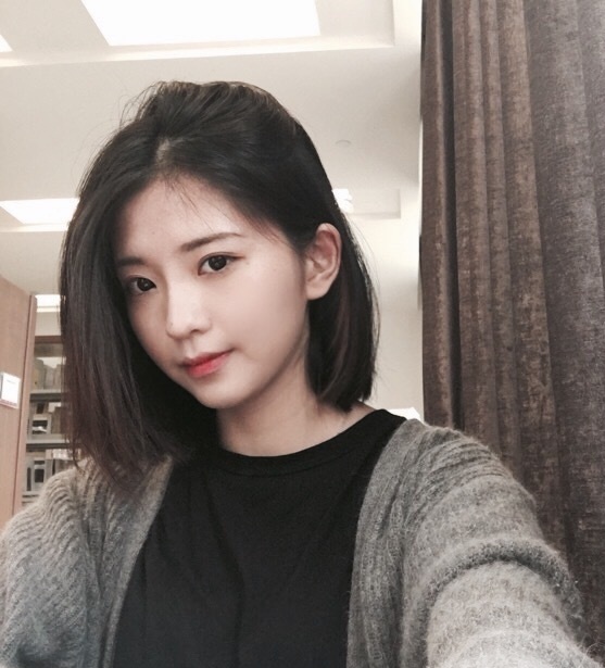 海洋大学校花晒气质照 颜值智慧并存被赞高校女神