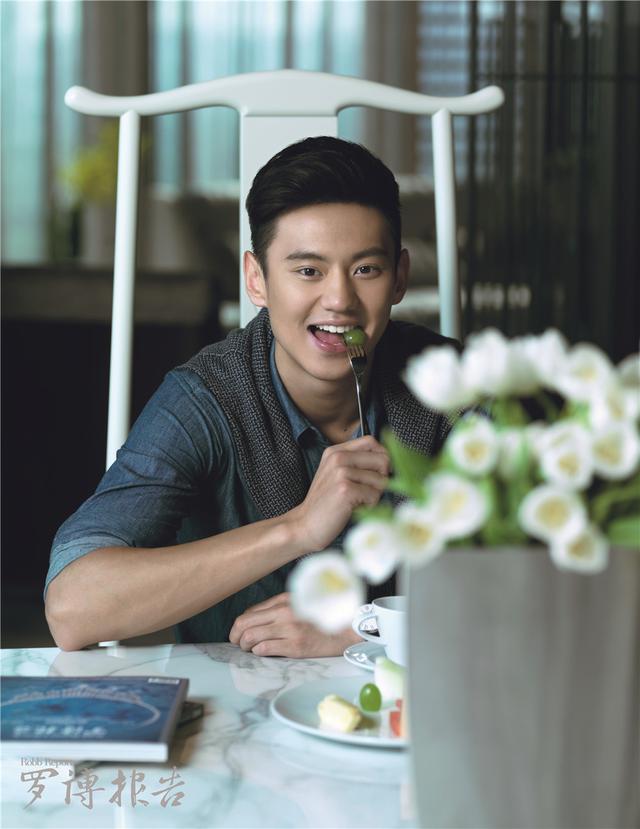 32 宁泽涛最新写真照曝光 牛仔配皮衣利落不羁