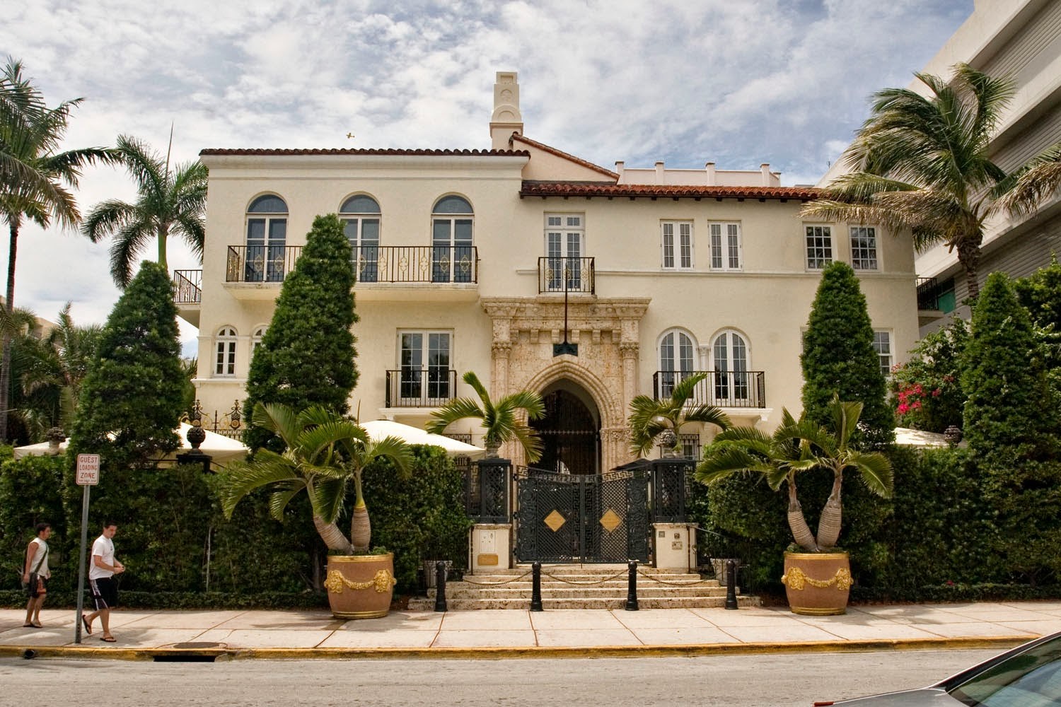 小贝20年换8套豪宅贱卖5000平豪宅因嫌太小