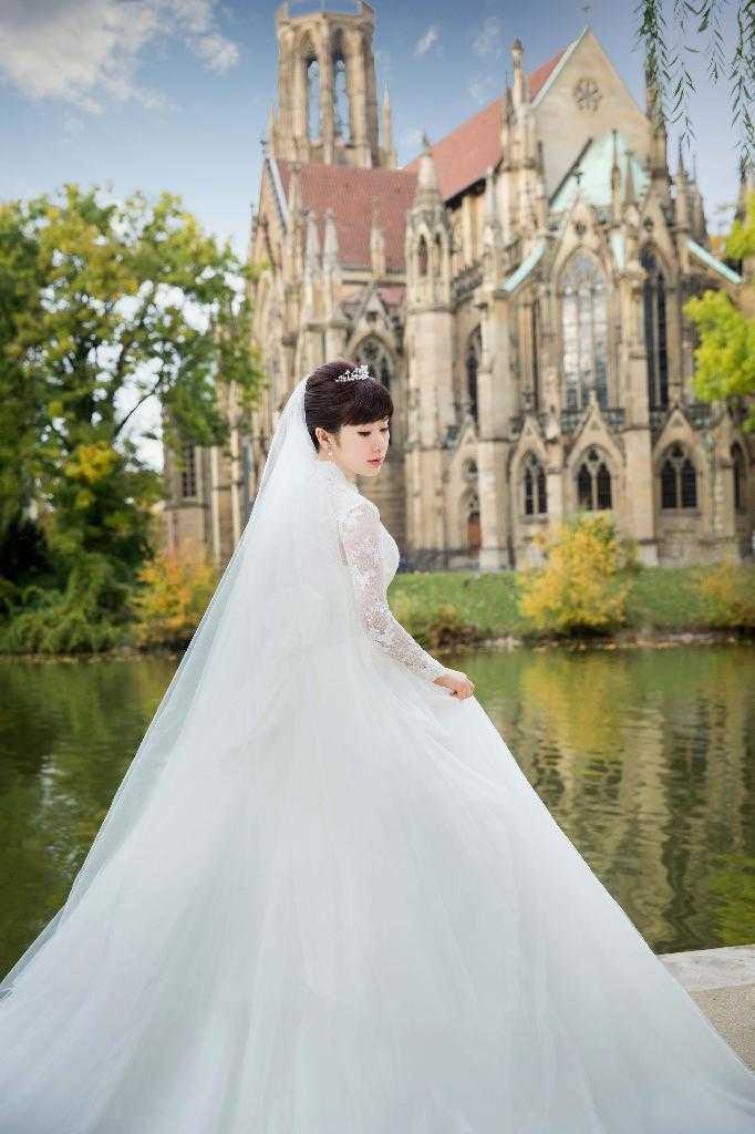 日媒公布福原爱婚纱照 "瓷娃娃"俏皮形象依旧(图)