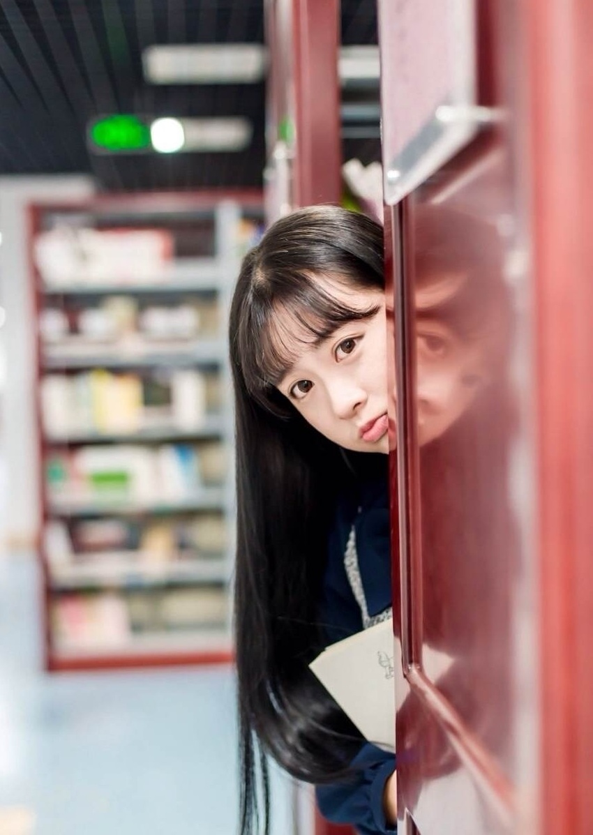 27 农业大学清纯学妹晒照 笑容甜美似"国民初恋"