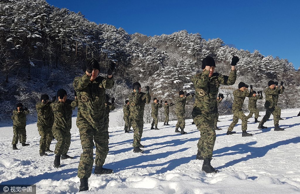 8 韩国士兵雪地里坚持训练 磨练意志