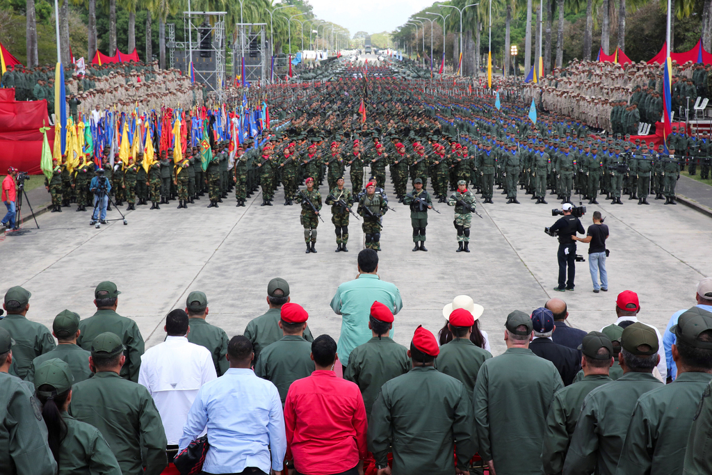 4 委内瑞拉总统马杜罗检阅军队