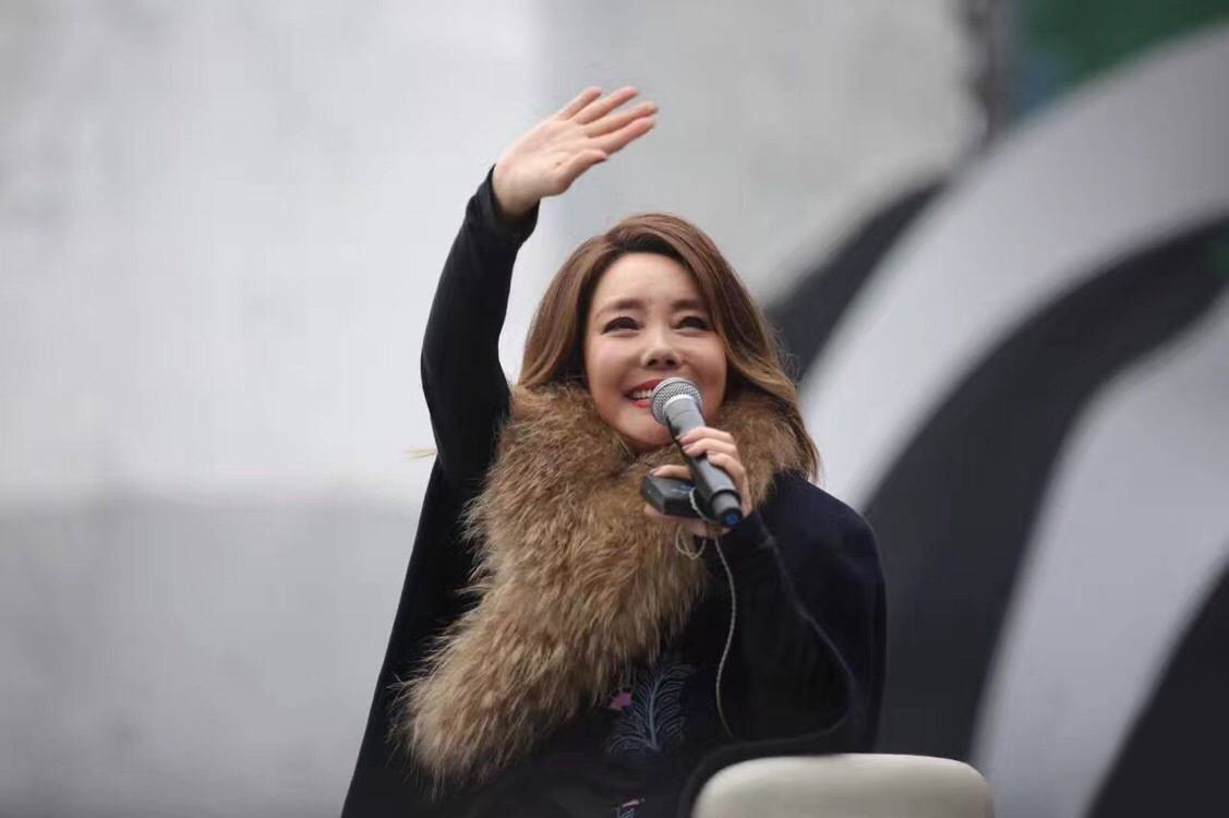 跨年夜辛晓琪意外骨折 这一次的"味道"不一样