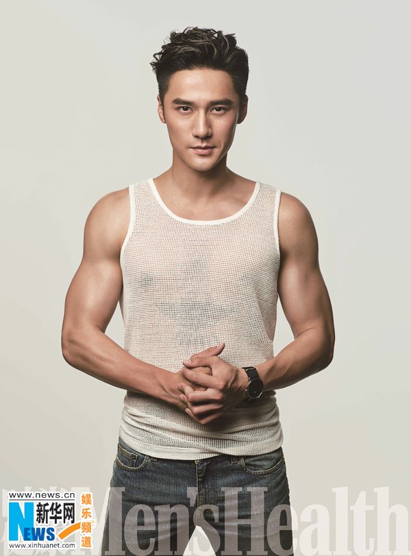 蒋劲夫再登杂志封面光影之间眉目迷离