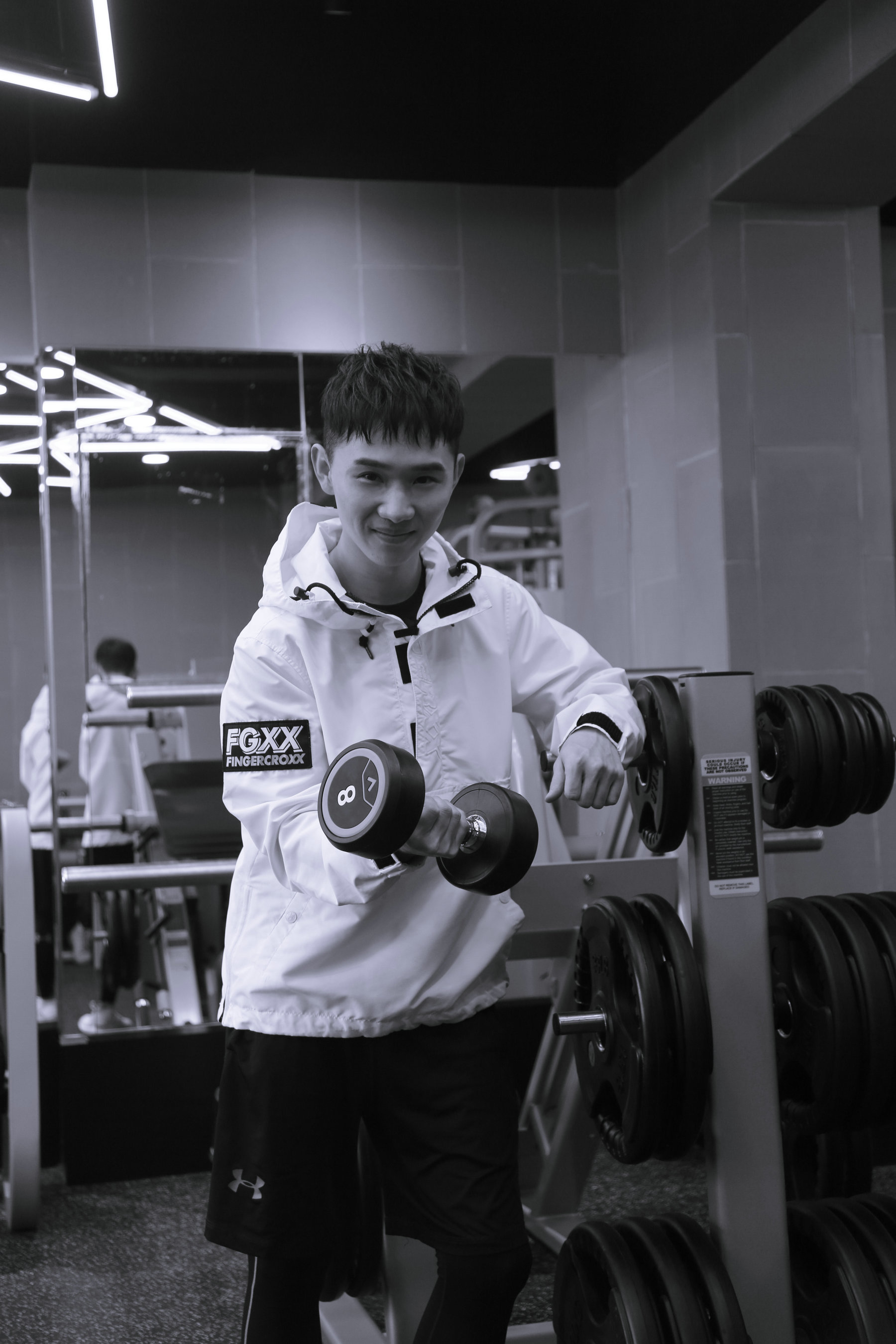 安笑歌黑白健身大片曝光 萌动帅气展多面魅力