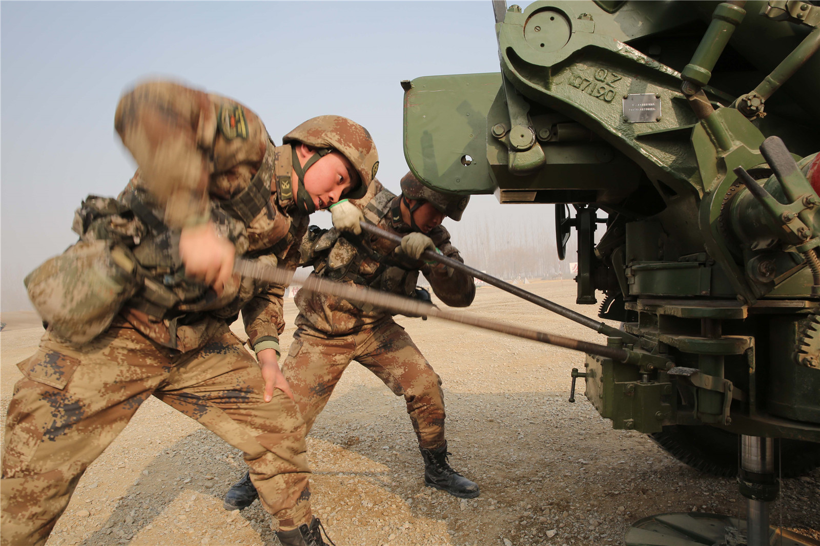 新年伊始硝烟中展开演习