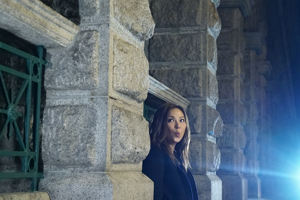 8 卫兰发布新作《验伤》 录音室内几乎崩溃