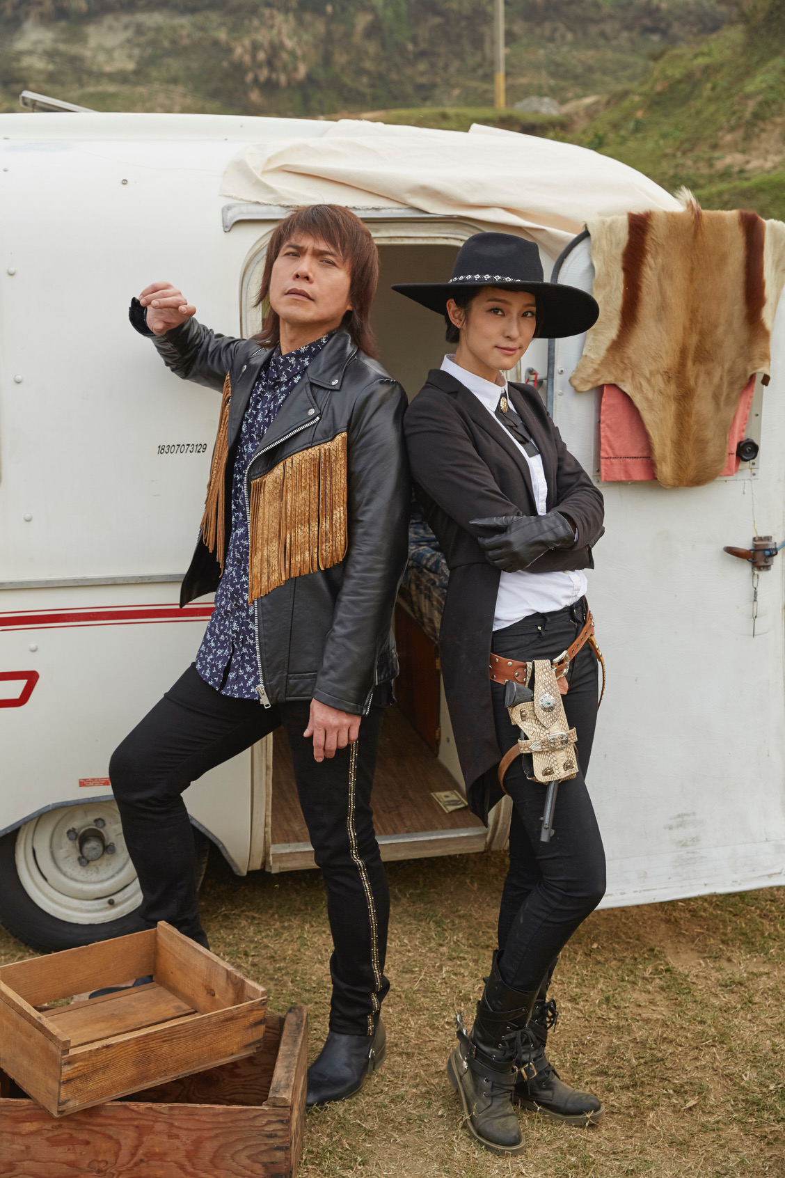 8 伍佰&china blue扮江洋大盗吹复古西部牛仔风