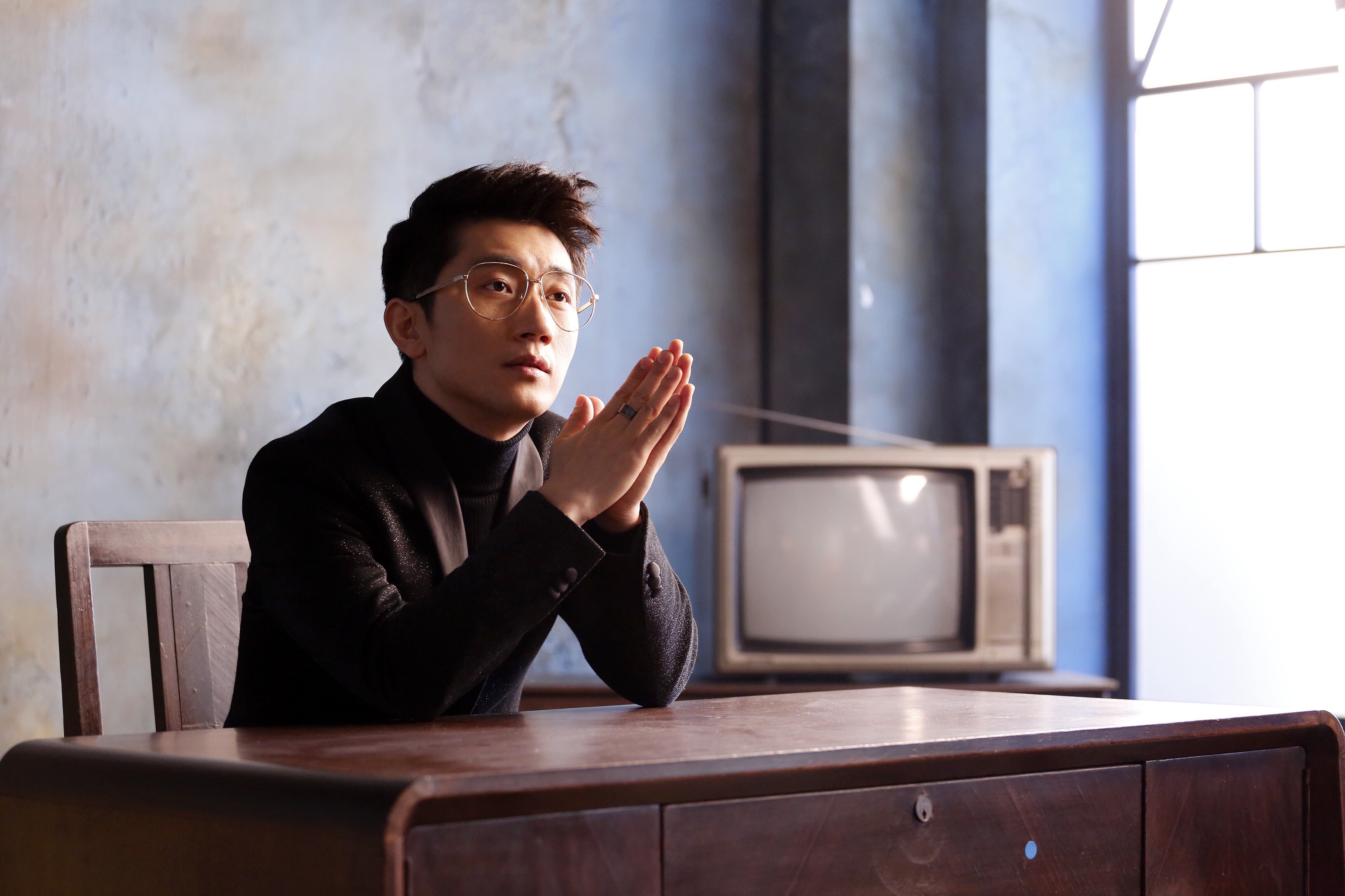 6 金志文新曲《失眠》首播"单身节"抚慰孤独灵魂