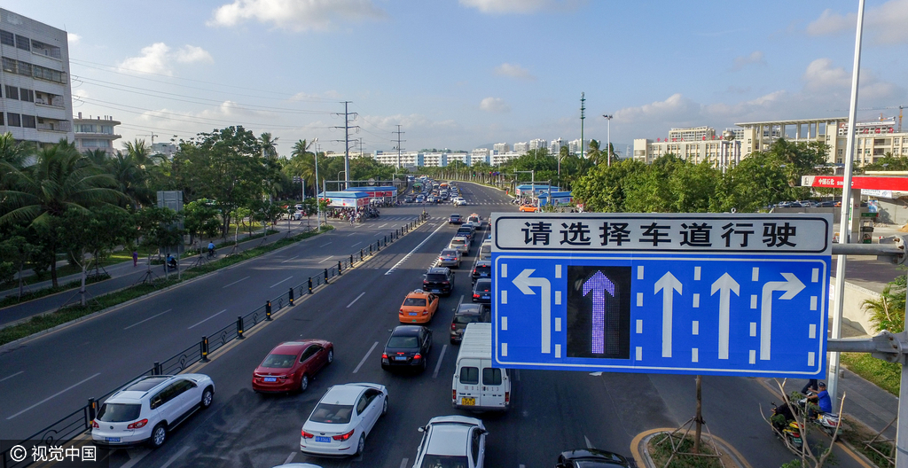 三亚建首条可变车道 随时更改指示方向