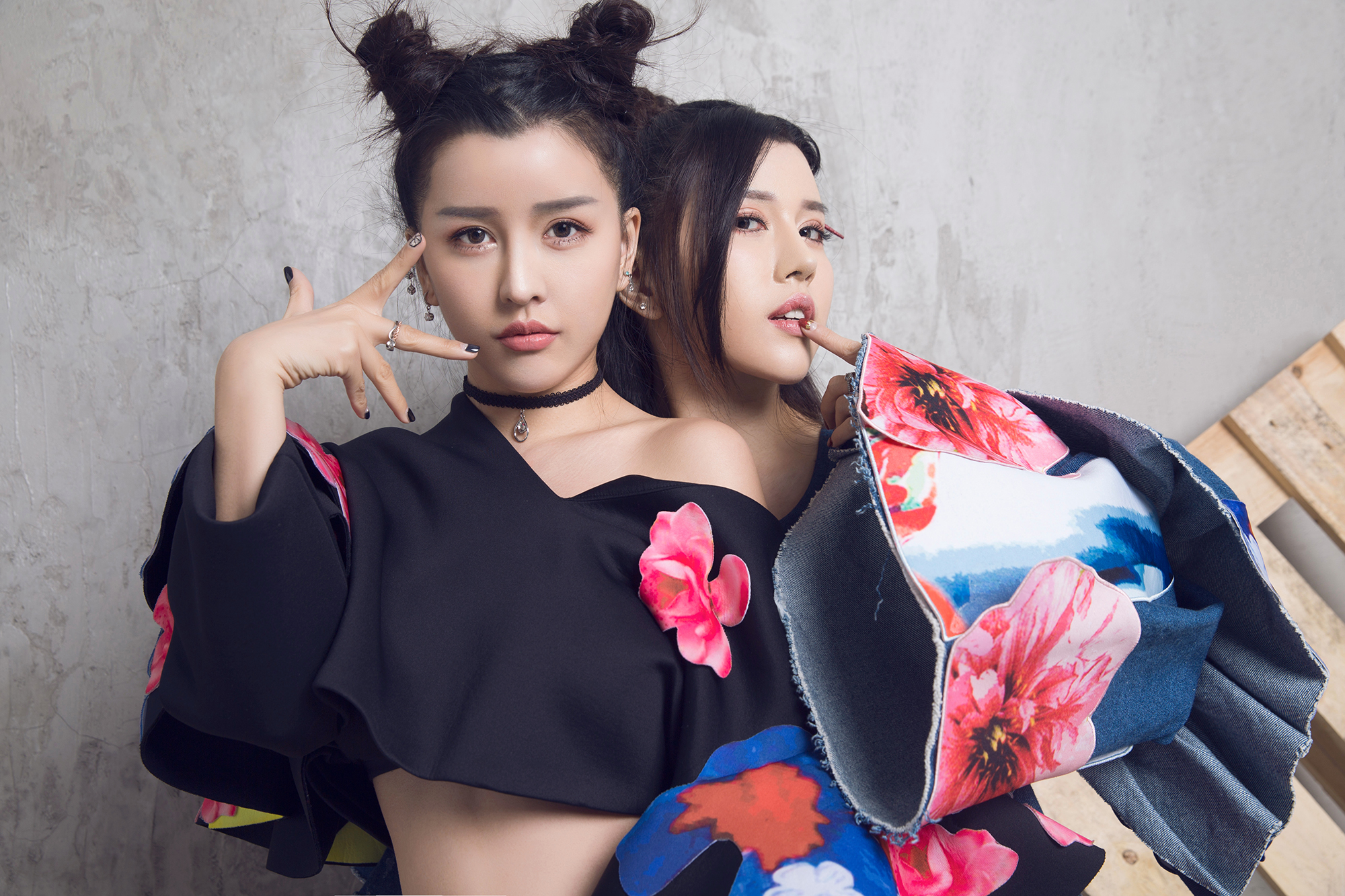 5 by2《桃花旗袍》mv打造性感"桃花舞"