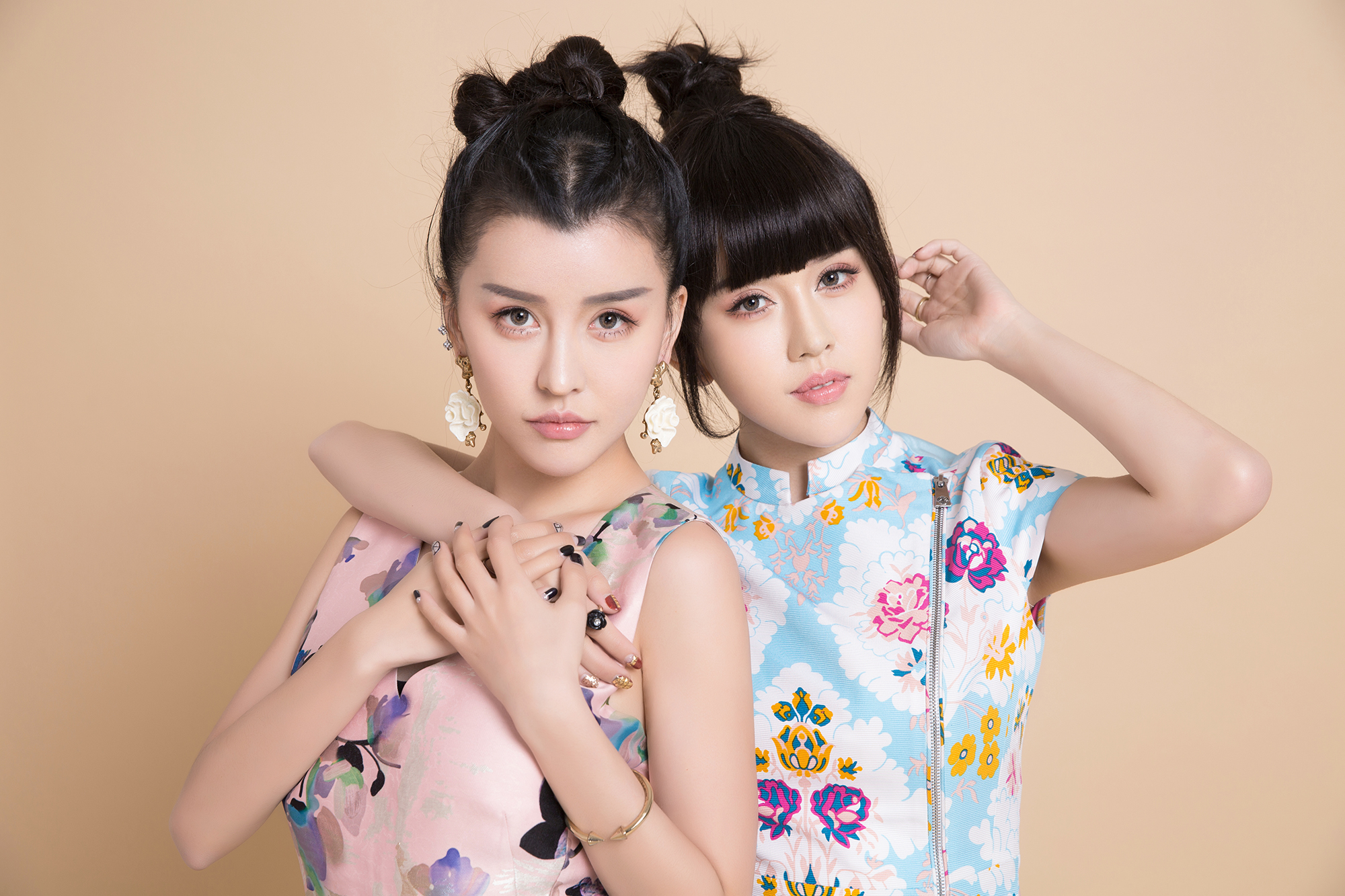 by2《桃花旗袍》mv打造性感"桃花舞"