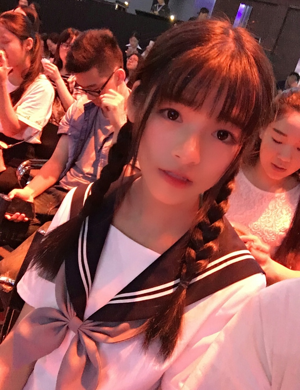 电子专业女神晒照"反差萌" 理工科女生也很美