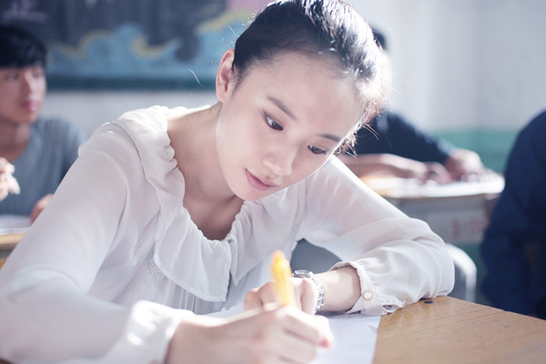 媒體人柏小蓮看過《少年巴比倫》後對李夢讚不絕口,連用4位實力影后作