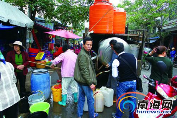 水管破裂近10天未修好 儋州新英墟居民高价买水度日