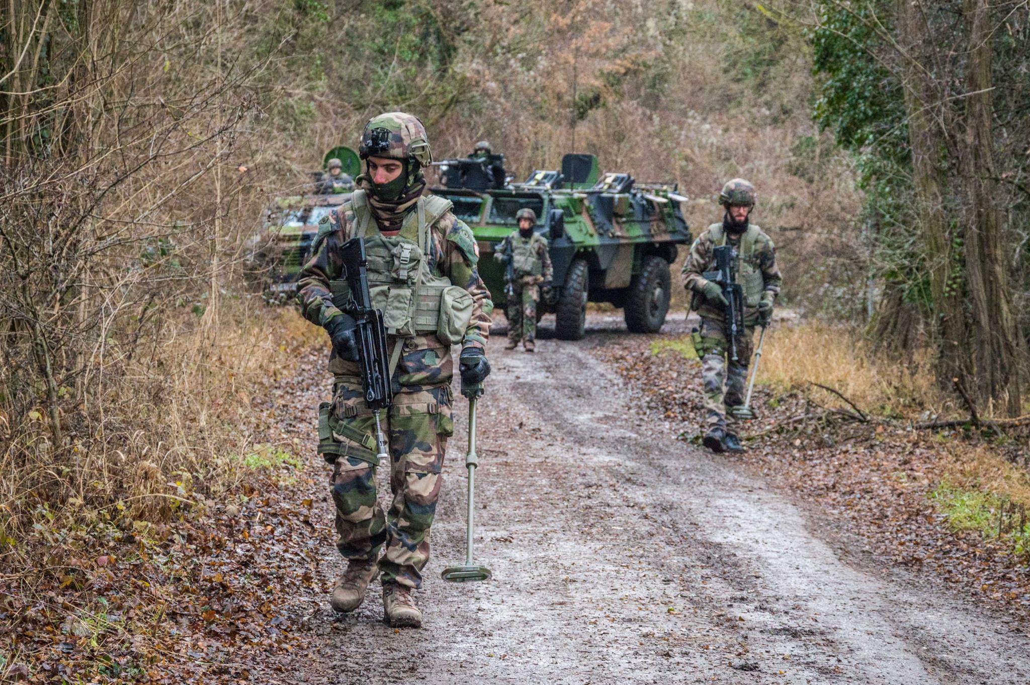 法国陆军演习勒克莱尔坦克亮相