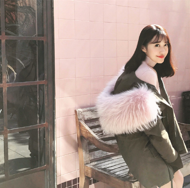 卢洁云时尚街拍曝光简约有范气质灵动