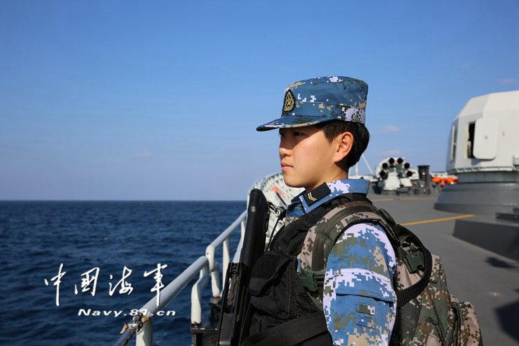 宋玺执行护航任务.黎友陶 摄