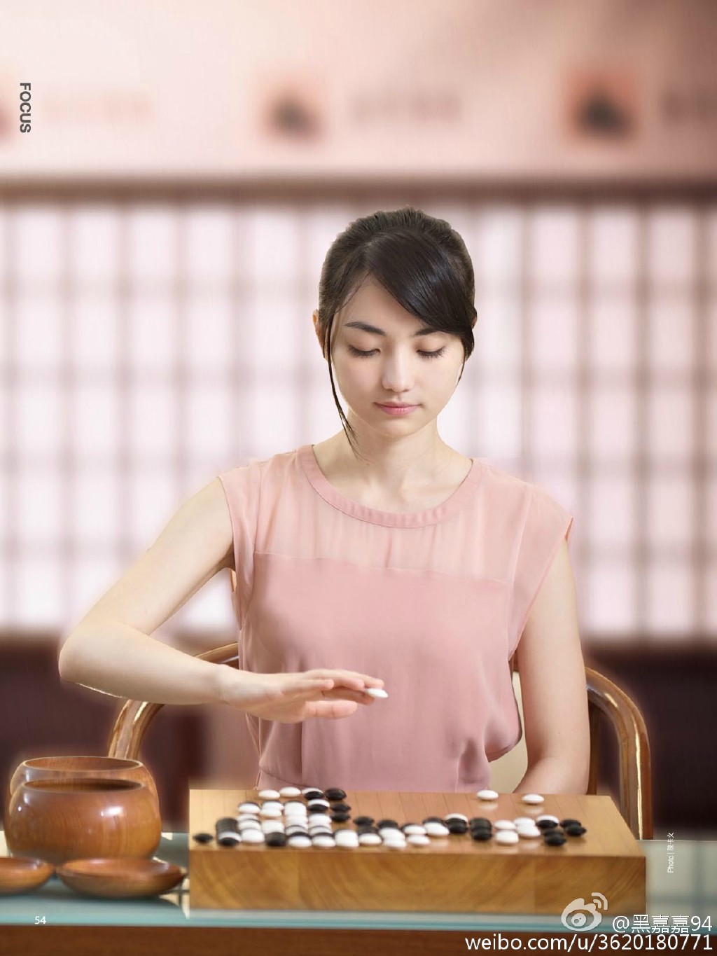 围棋混血美女仙气十足挑战一字马秀身材