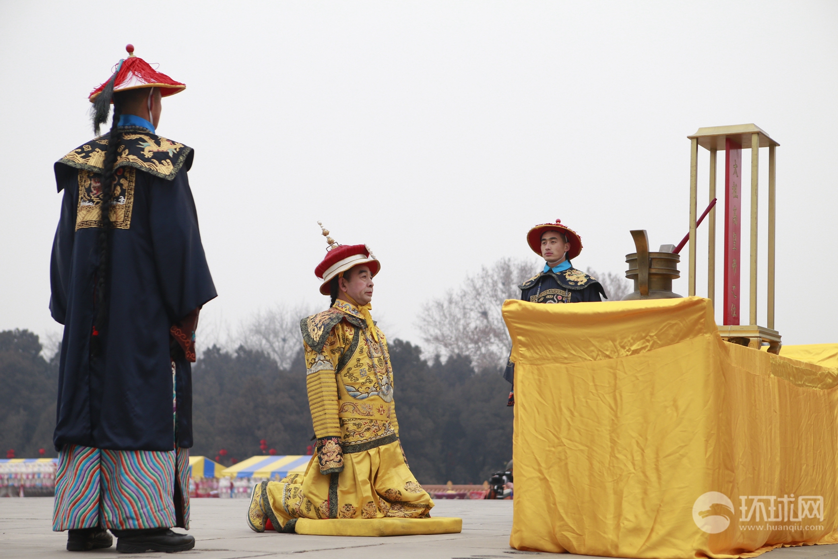 地坛庙会今日开幕 齐学恩连续27年穿龙袍