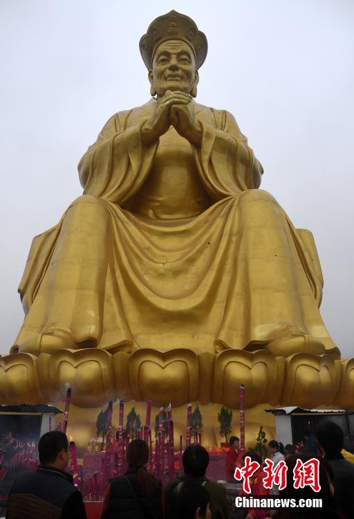 吉祥神——定光古佛就坐落于福建省清流县灵台圣山之巅,大佛高达45