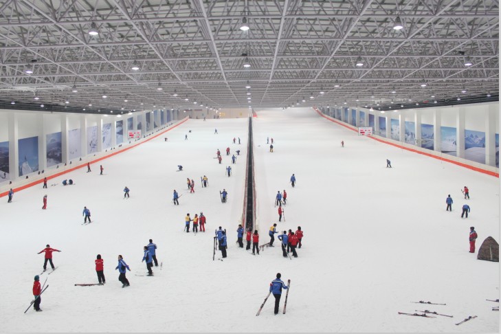 滑雪场简介乔波室内滑雪馆是由前世界冠军叶乔波女士倡导,由清华科技