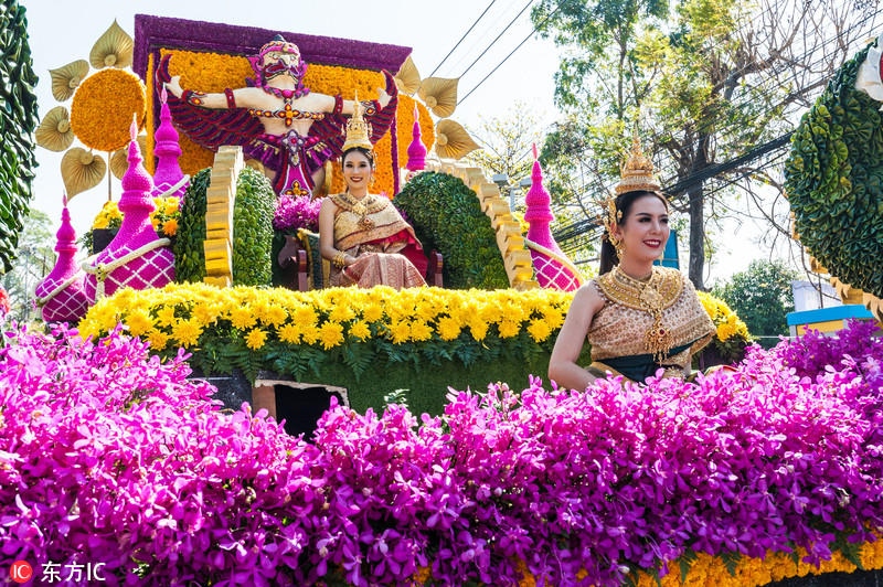 泰国清迈鲜花节开幕游人如织大陆游客随处可见