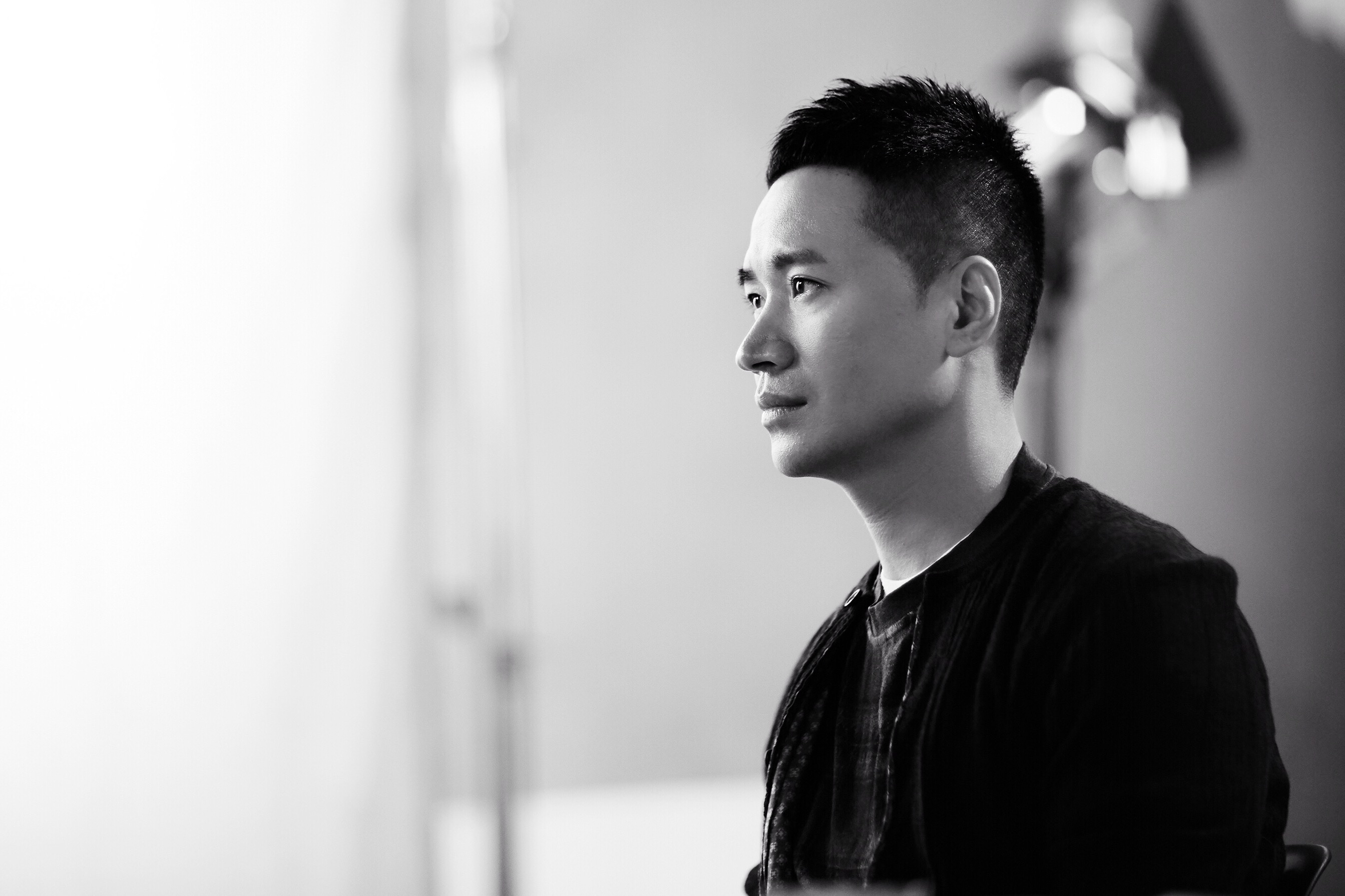 何晟铭帅气写真 公益单曲《母亲的微笑》将发