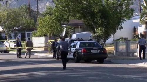 阿苏萨警车在街上巡逻,确保社区民众和财产安全.