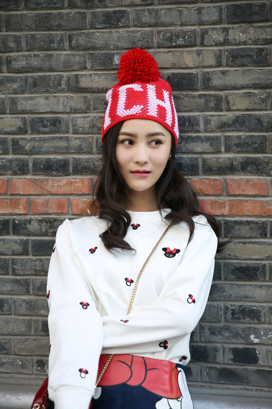 张维娜初春街拍曝光娇俏甜美氧气足