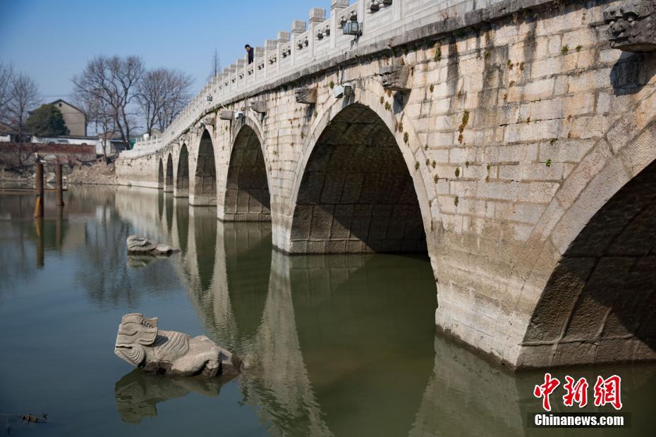 南京明代七桥瓮下露怪兽