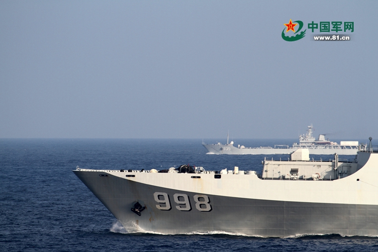 震撼南海舰队登陆舰群演练
