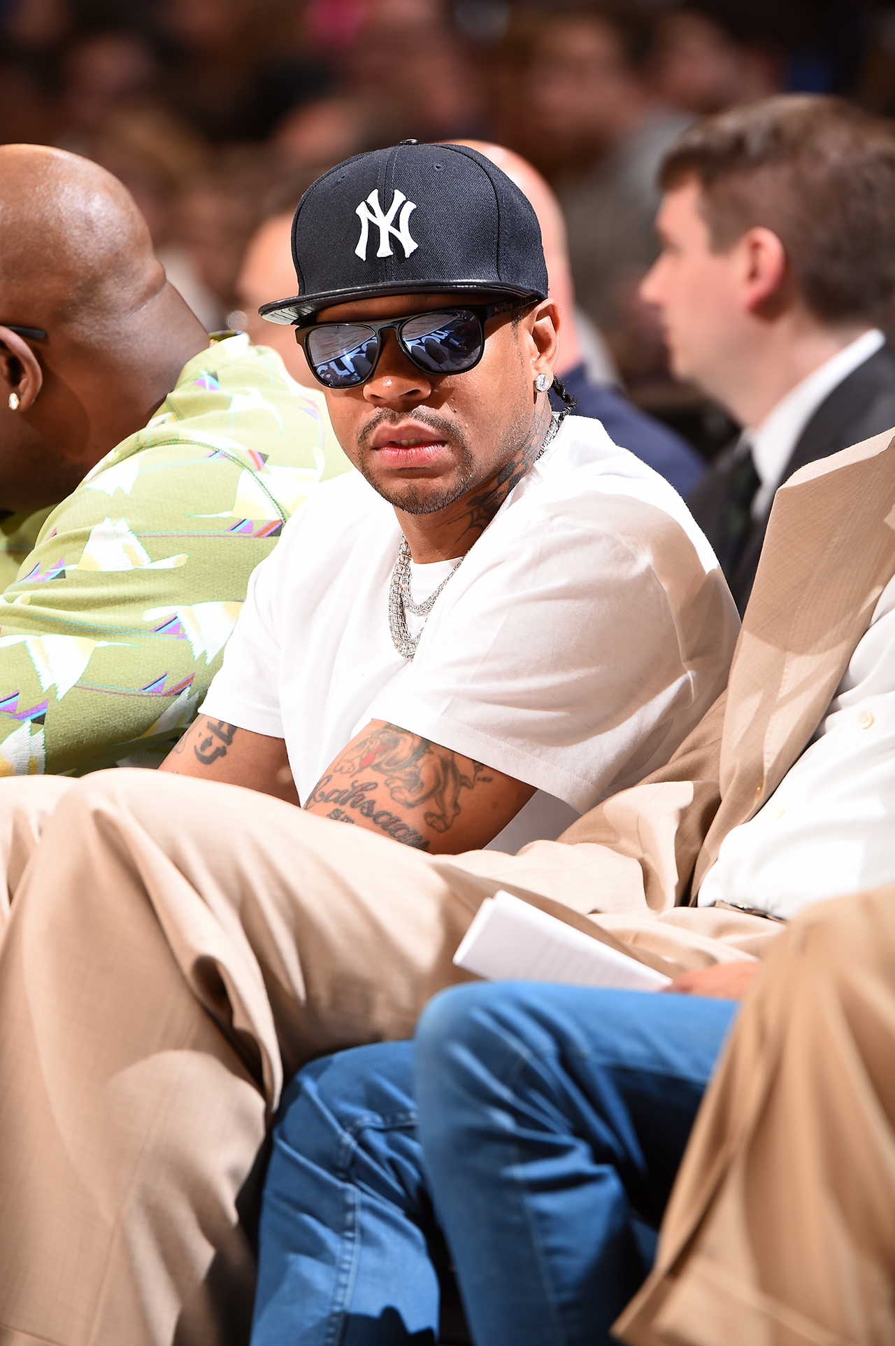 传奇哥献唱全明星中场碧昂斯场边观战