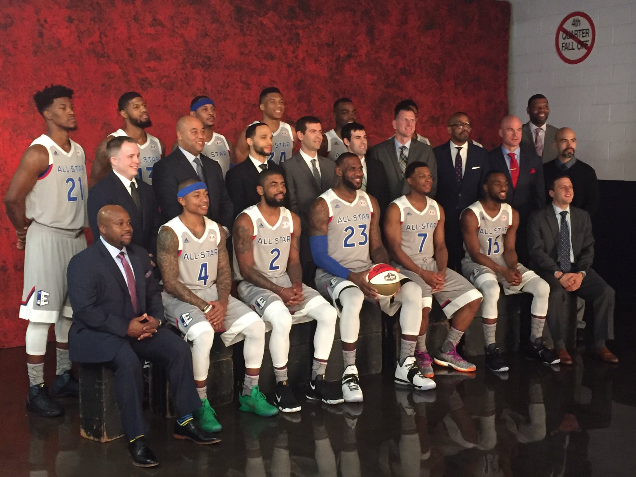 17 2017全明星合影:维斯kd站对角线 库里戴发带